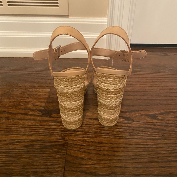 Also chunky heel in nude - Picture 3 of 5